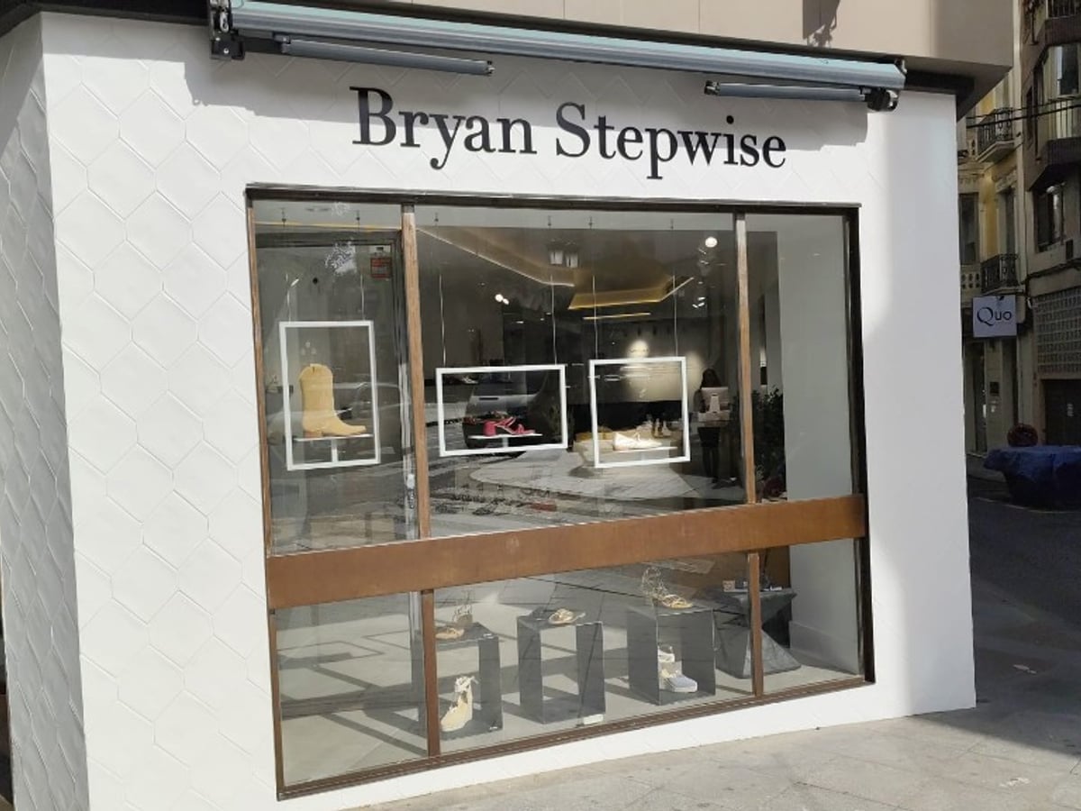 Letras corpóreas Bryan Stepwise