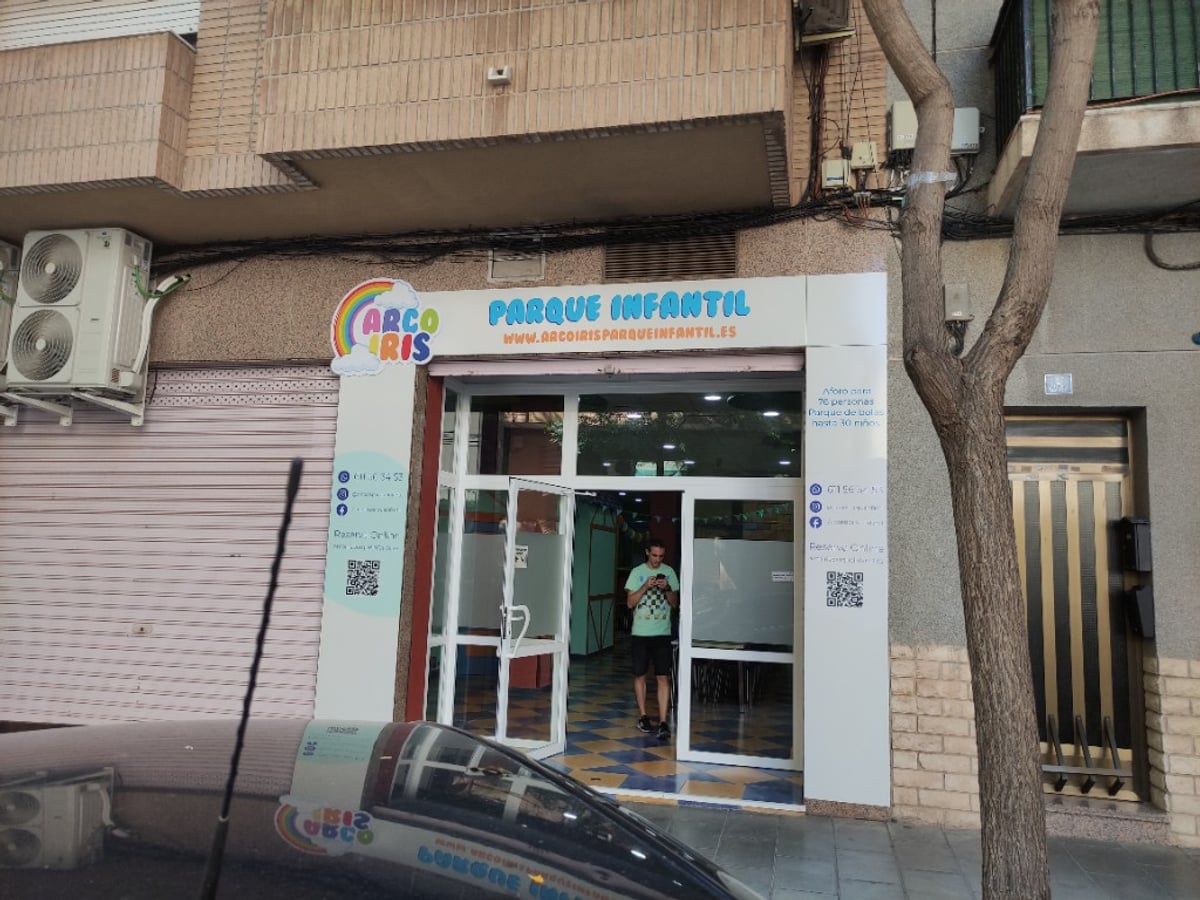 Fachada Arco Iris parque infantil