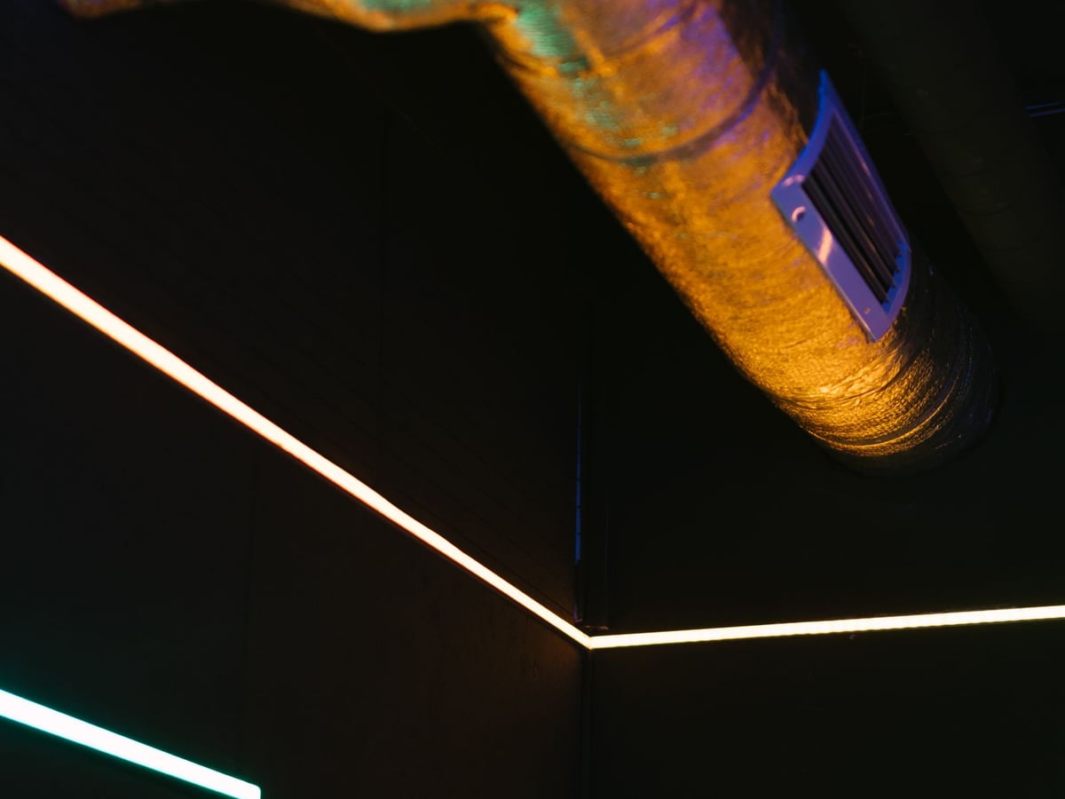 Tiras LED decorativas en techo
