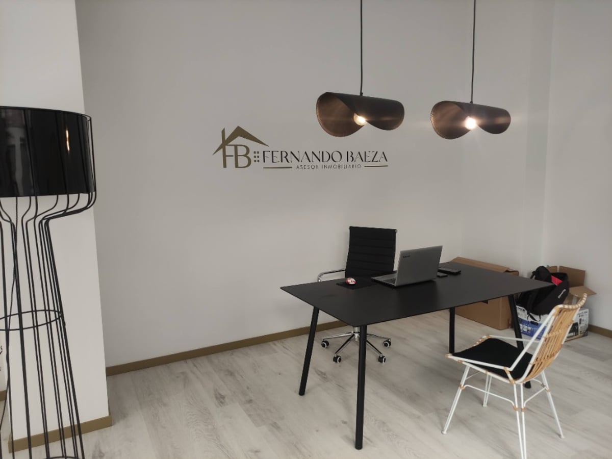 Rótulo interior Fernando Baeza asesor inmobiliario