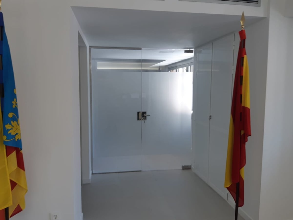 Puerta con vinilo ácido