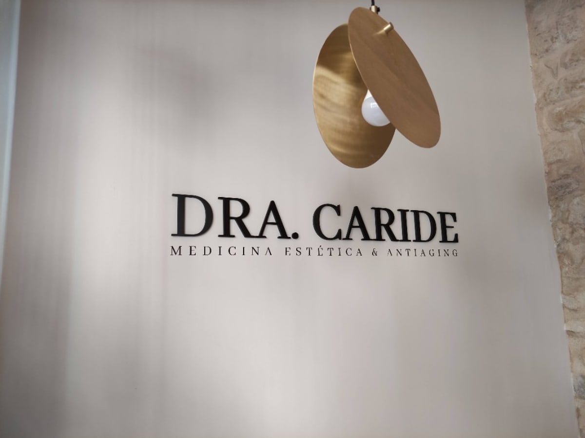Letras corpóreas Dra. Caride Medicina Estética