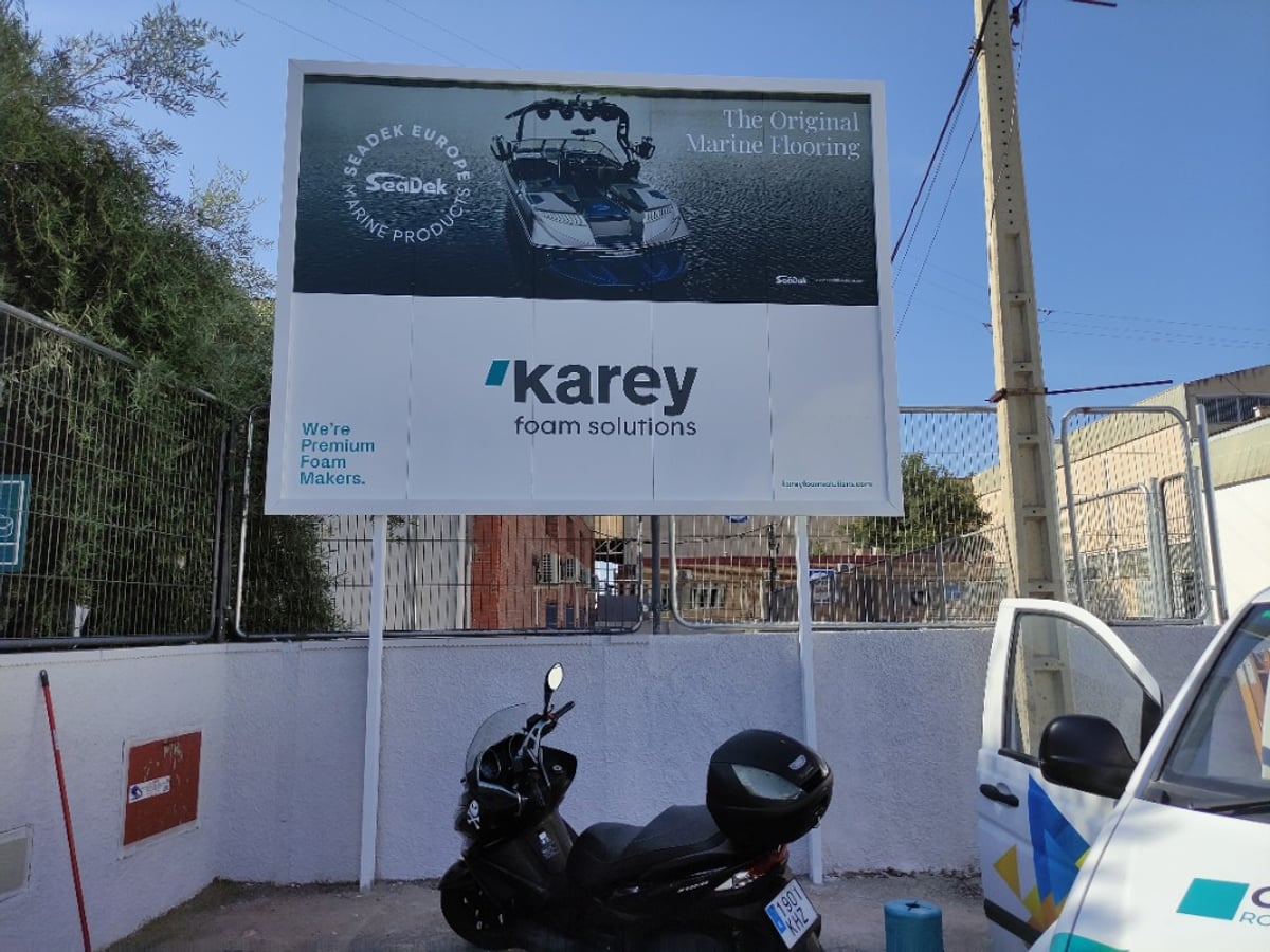 Valla gran formato Karey foam solutions y SeaDek