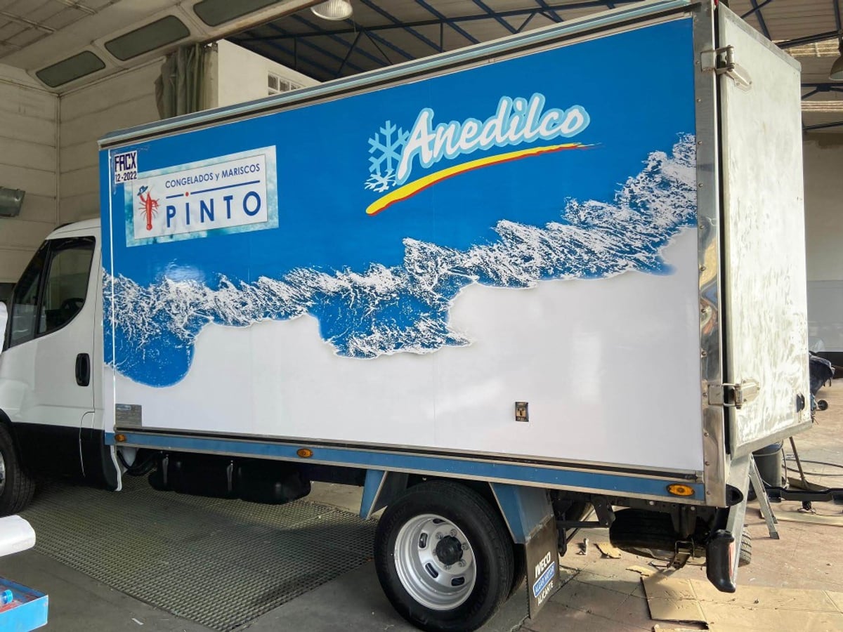 Camión Anedilco congelados rotulado