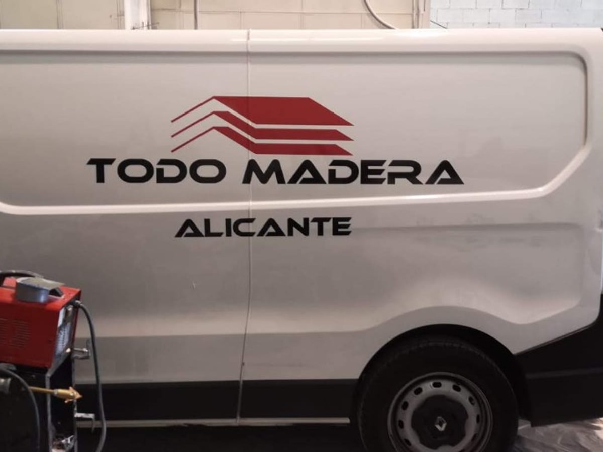 Furgoneta Todo Madera rotulada